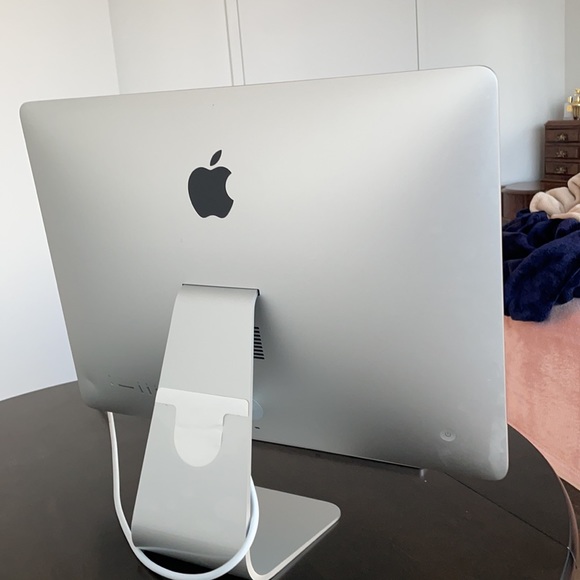 Apple Desk top - Picture 2 of 3